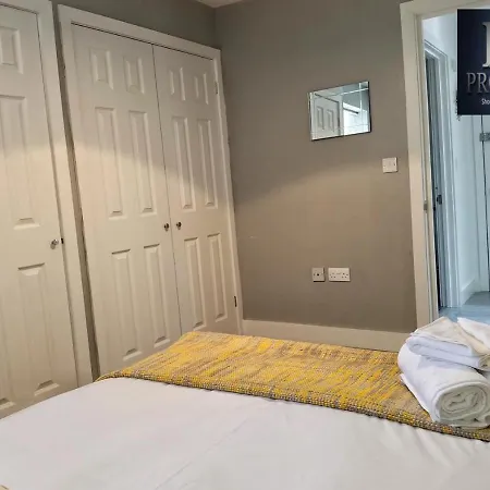 Spireview: Titanic-Inspired 2-Bedroom Apartment in Southampton Exterior photo