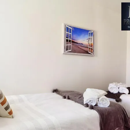 Spireview: Titanic-Inspired 2-Bedroom Apartment in Southampton Exterior photo
